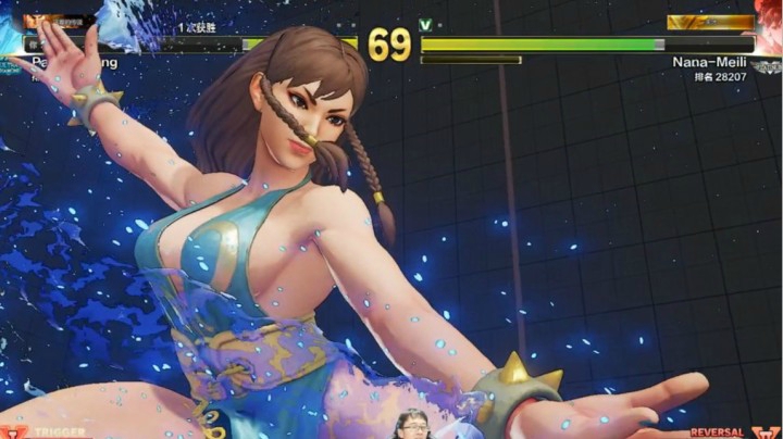 《街霸5》怎样让女孩子喜欢上格斗游戏呢？(先虐再哄再虐又哄)