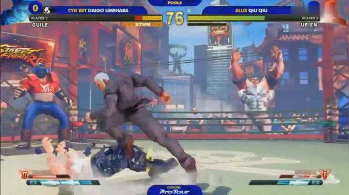 街霸5：中国选手球球竟然把梅原大吾打的恼火