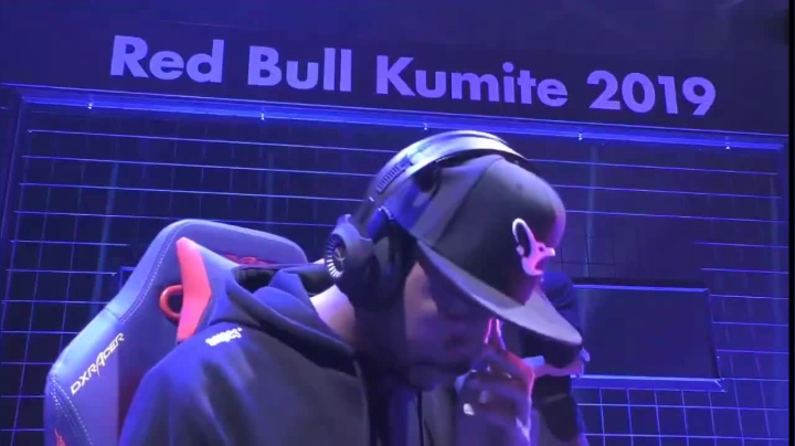 街霸5：警皇曾经熟练的用阿比盖尔打过比赛，遇到酒保对策十足