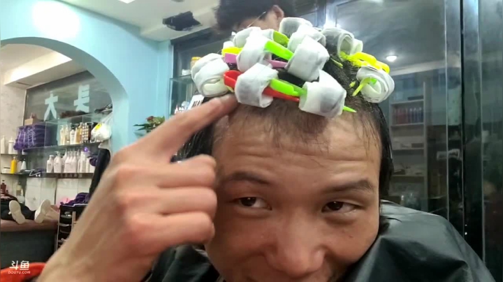 我在斗鱼看叶子户外直播户外