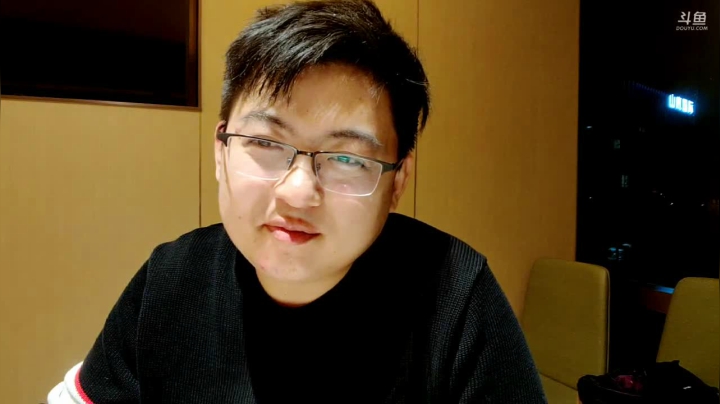我在斗鱼看火力堂主直播户外