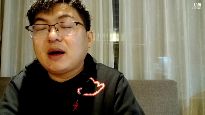 我在斗鱼看火力堂主直播户外