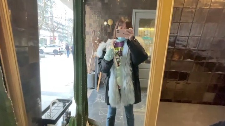 完了完了 我居然被年会的直播曝光了无美颜滤镜的样子！