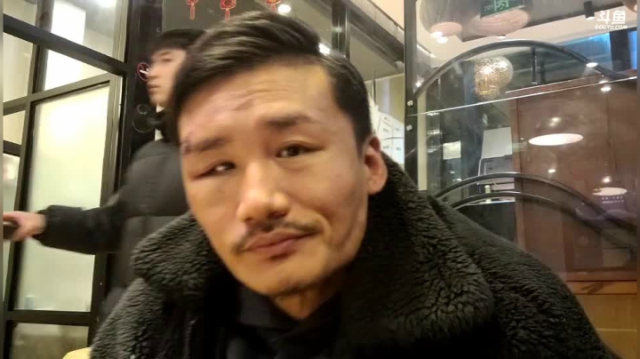 【2021-02-04 21点场】黑人毅：眼睛有点疼，晚点开播牛肉火锅