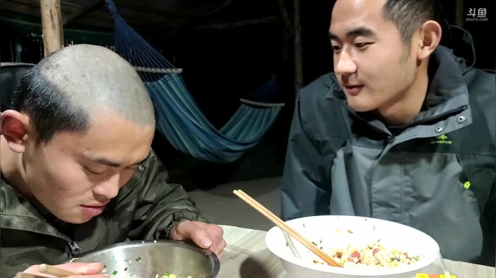 我在斗鱼看川味箩卜直播户外