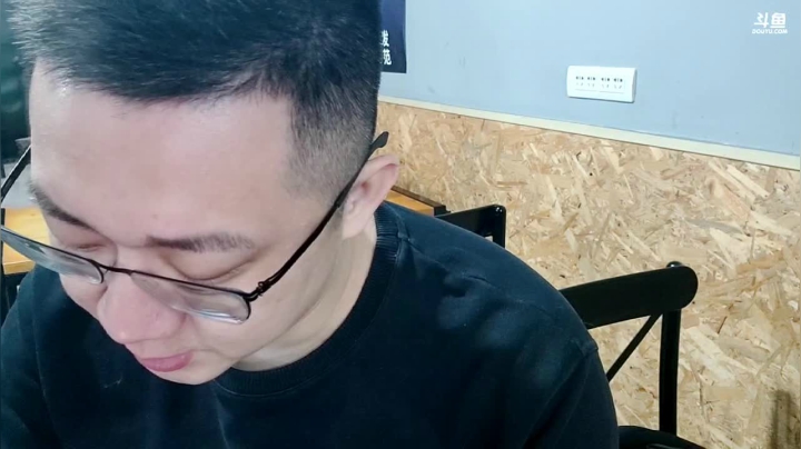 【2021-02-04 16点场】小鱼小鱼吃虾米：改变自己从点滴做起，明天上海了