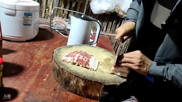 凑合
