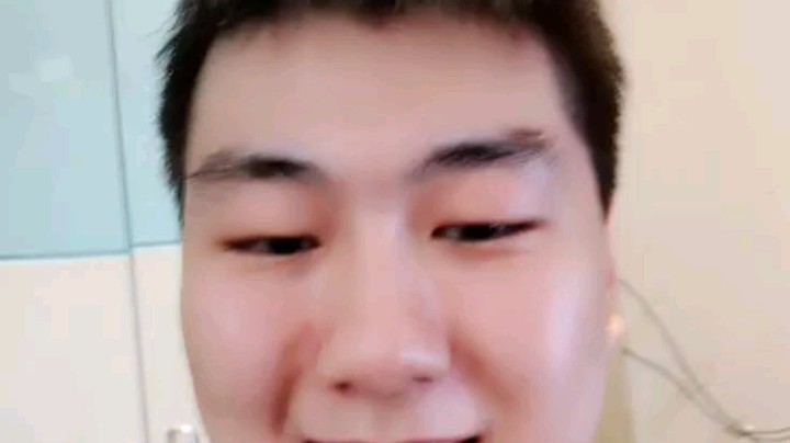不说多的，祝大家新年快乐开开心心^O^