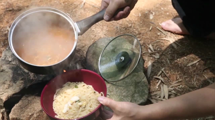 我在斗鱼看YESHI小哥直播美食