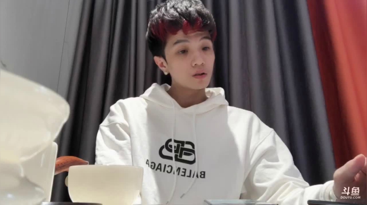 【2021-02-13 10点场】sViper丶阿灿：阿灿：新年快乐，家楞萌