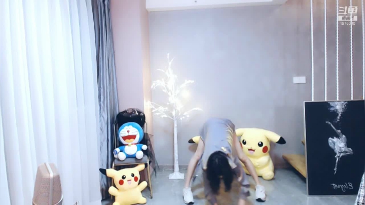 我在斗鱼看沫沫同学丶直播舞蹈