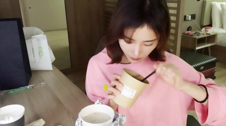 我在斗鱼看沫沫同学丶直播舞蹈