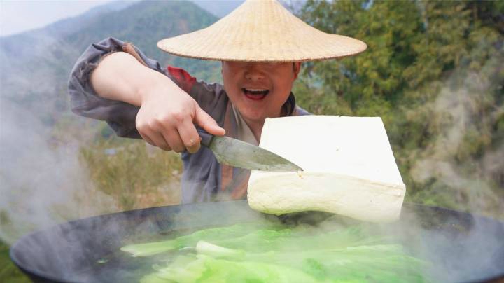 过年大鱼大肉吃多了，今天弄个青菜豆腐解解腻，真是别有一番风味