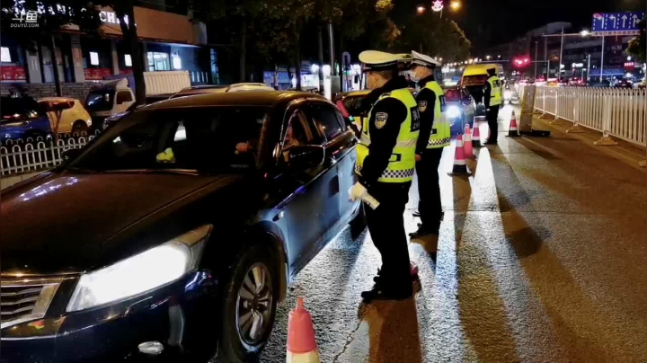 【2021-02-24 19点场】武汉交警：夜查交通违法