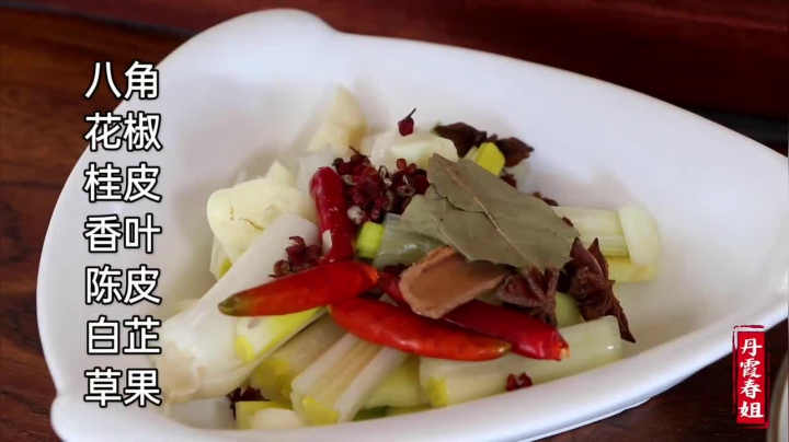 《漂亮娘们儿美食记》64_春姐做肥肠面，肥肠配着空心面，弟弟说比重庆小面还好吃，真过瘾