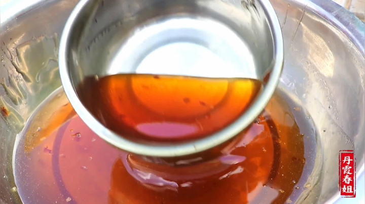 《漂亮娘们儿美食记》188_1袋牛奶2碗面粉3个蛋，加点蜂蜜，春姐教做全家人都爱吃的起面饼