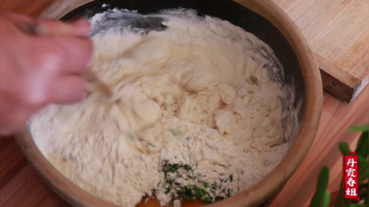 《漂亮娘们儿美食记》339_陕西特色鸡蛋泡泡，4个鸡蛋1碗面，筷子一搅，口感酥软，吃着贼香