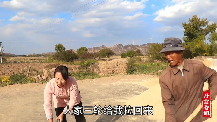 《漂亮娘们儿美食记》119_春姐去看望三姑，三姑招待吃土鸡烩粉条，坐窑洞旁边笑边吃好舒服