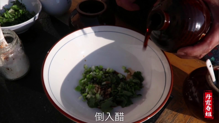 《漂亮娘们儿美食记》297_想吃酸辣粉，春姐教你做，简单易学，酸辣爽口，一次能吃3大碗