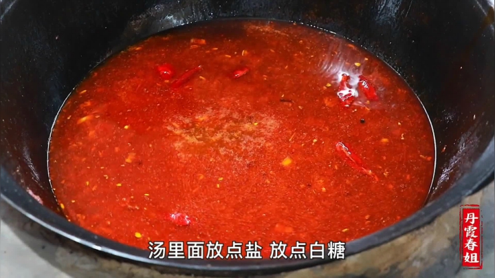 《漂亮娘们儿美食记》202_春姐做家常版麻辣烫，鲜香麻辣，好吃到弟弟汤底都要喝完了，过瘾