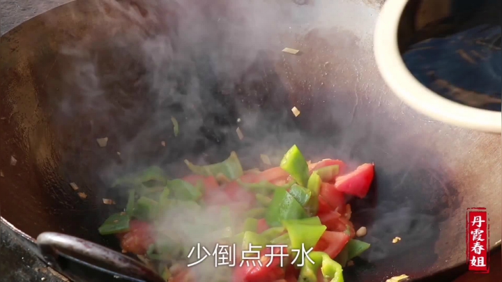 《漂亮娘们儿美食记》327_红烧茄子的做法，很多人不成功，是因为这步错了，难怪太油不好吃