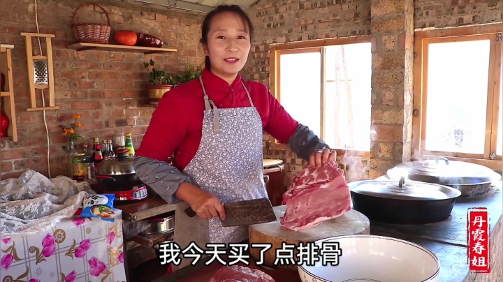 《漂亮娘们儿美食记》105_春姐做小米蒸排骨，色泽金黄，弟弟说比肯德基的鸡腿吃起来还过瘾