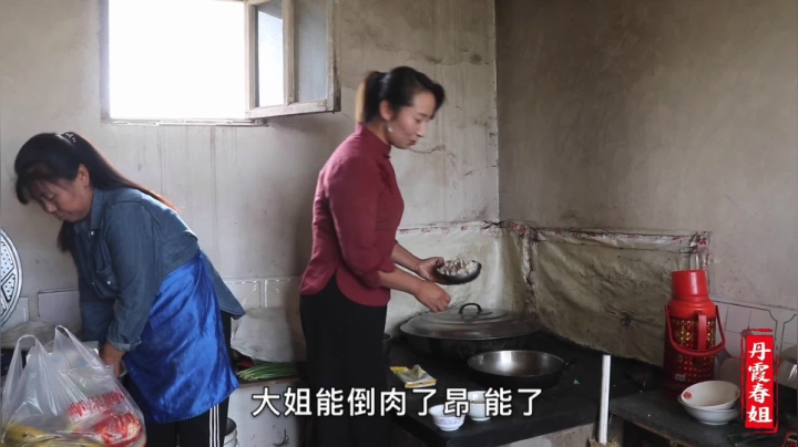 245_村里大姐做风干羊肉杂面招待春姐，正宗家常味，就水萝卜，真过瘾