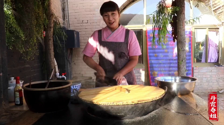 《漂亮娘们儿美食记》184_凉拌苦菜经常吃，春姐教你新吃法苦菜烩肉，正宗的陕北营养餐，香