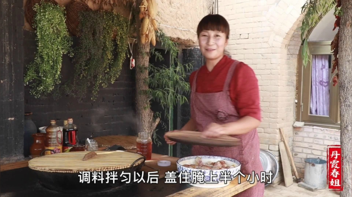 《漂亮娘们儿美食记》211_春姐教你做蜜汁鸡腿，肉嫩汁香，3个人20根，弟弟1口吃1根，过瘾