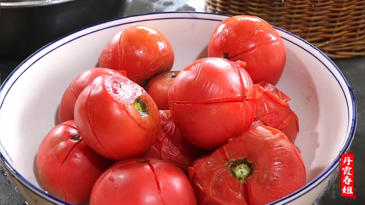 《漂亮娘们儿美食记》192_多余的西红柿千万别扔，春姐教你做成酱，放一年也不坏，值得收藏