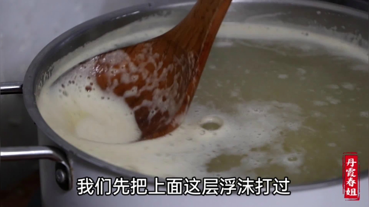 《漂亮娘们儿美食记》80_雪后的早餐，春姐做小米南瓜山药粥，炸鸡蛋泡泡，姐弟三真热闹