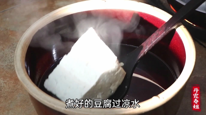 《漂亮娘们儿美食记》67_朋友来家做客，春姐炖一锅陕北羊肉烩菜，姐妹们吃的一个比一个香