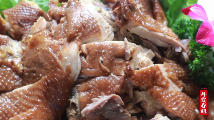 《漂亮娘们儿美食记》215_重启：哥哥家开饭店，春姐前去帮忙，一大桌朋友喝酒吃肉，真开心