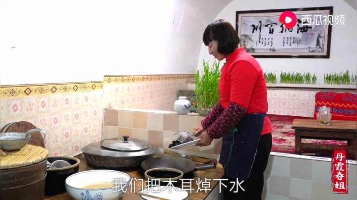 《漂亮娘们儿美食记》307_1颗洋葱1把木耳，这么做，清爽开胃又营养，没想到年夜饭最受欢迎