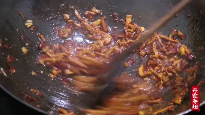 《漂亮娘们儿美食记》291_陕北特色荞面，多数人煮着吃，春姐教你更好的吃法，流口水了