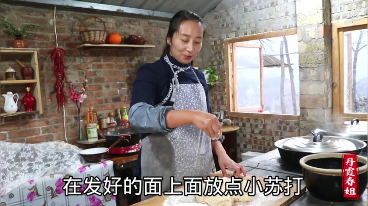 《漂亮娘们儿美食记》95_春姐蒸粗粮馒头，面香扑鼻，蓬松宣软，配小米粥，姐弟俩吃过瘾了