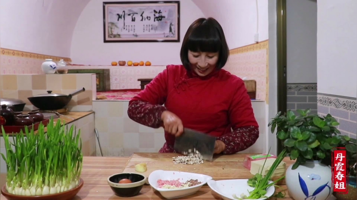 《漂亮娘们儿美食记》328_过年做菜第7集，今做一道清爽鲜香的汤“西湖牛肉羹”，简单易学