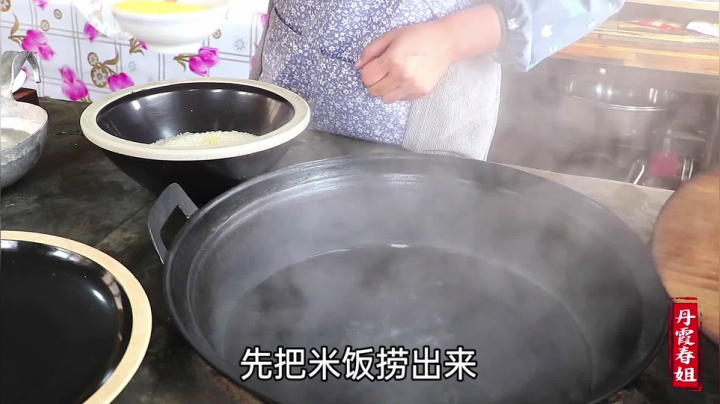 《漂亮娘们儿美食记》138_秋收的季节有些忙碌，春姐做黄豆芽烩菜，农忙季节最适合的农家菜