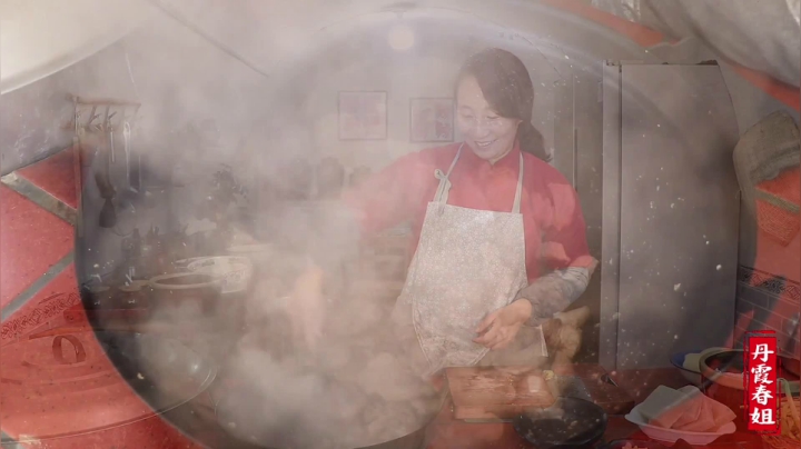 《漂亮娘们儿美食记》40_这才是接地气的家常烩菜，春姐做豆角烩菜，荤素搭配，吃得过瘾了