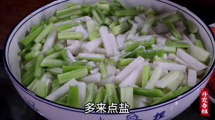 《漂亮娘们儿美食记》148_春姐教你做白萝卜泡菜，随泡随吃，放一年还清脆爽口，超级下饭