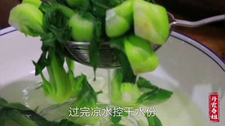 《漂亮娘们儿美食记》334_过年炒菜第4集“香菇油菜”，美味营养，简单易学，全家人都爱吃