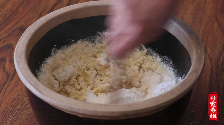 《漂亮娘们儿美食记》249_没想到杂粮也能这样做，春姐做陕西特色小吃摊黄，香甜酥软又营养