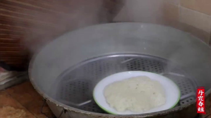 《漂亮娘们儿美食记》66_冬天也能吃过瘾，春姐教陕西凉皮做法，配方配料全公开，讲解详细