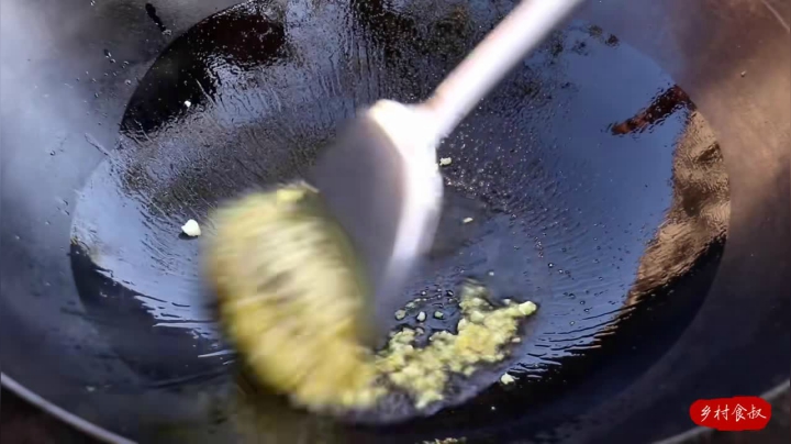 《乡村老流氓美食记》100_买一块牛里脊，食叔做“铁板牛肉”，香气四溢，滑嫩爽口，看馋了