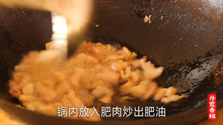 《漂亮娘们儿美食记》383_陕北名小吃洋芋擦擦，做法花样，春姐这种做法，磊哥1次4碗还想吃