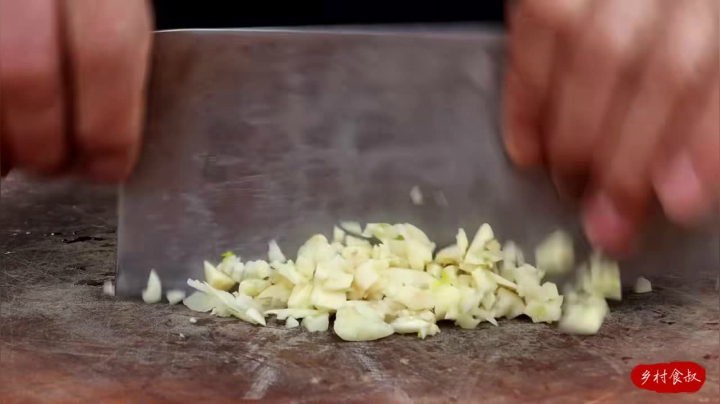 《乡村老流氓美食记》109_白切猪肚！买2个猪肚白水煮烂活，鲜嫩爽口，原汁原味，吃痛快了