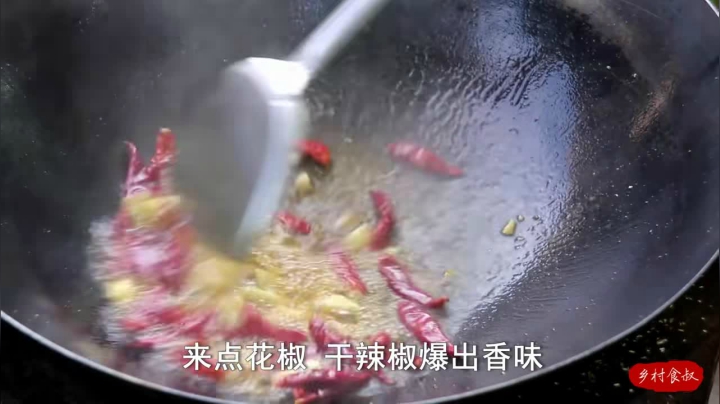 《乡村老流氓美食记》160_食叔教你大闸蟹最解馋吃法，一蟹两吃，老婆子今天吃过瘾了