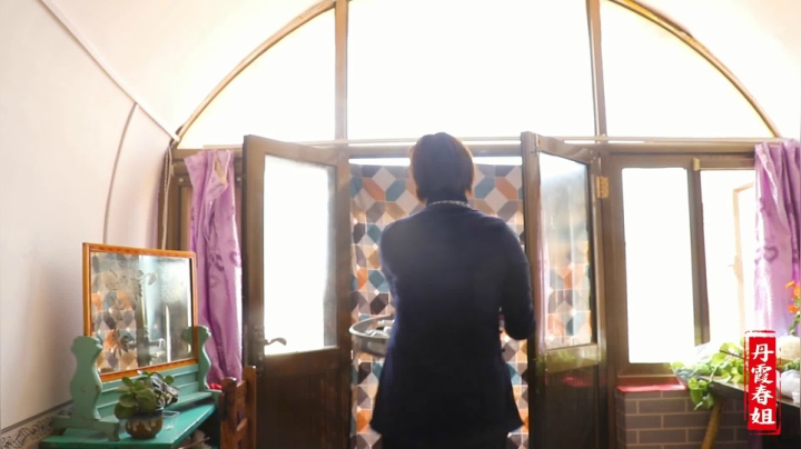 《漂亮娘们儿美食记》410_农村媳妇教你做西红柿酱，保鲜味美，一次腌50斤，够一个冬天吃了