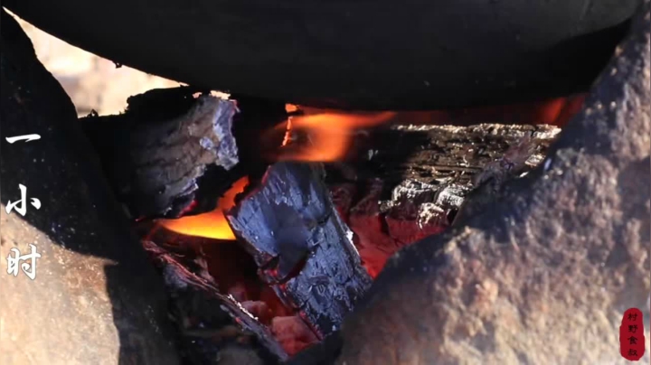 《乡村老流氓美食记》289_食叔秘制特色蒸猪肚，第一次见这种吃法，香辣入味，味道不赖