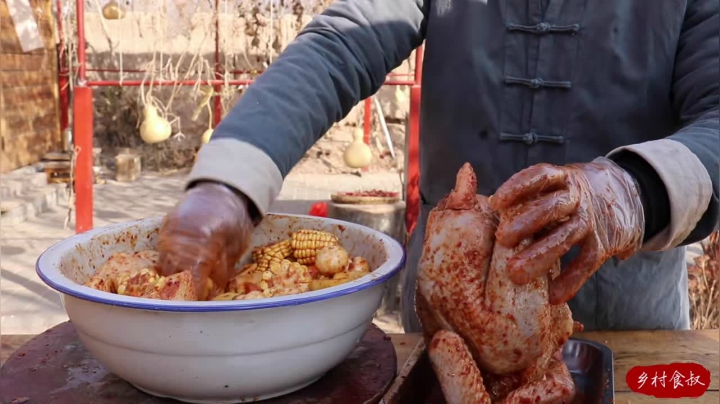 《乡村老流氓美食记》41_一副牛肚一只鸡，食叔做网红“牛肚包鸡”，切开后味道名不虚传